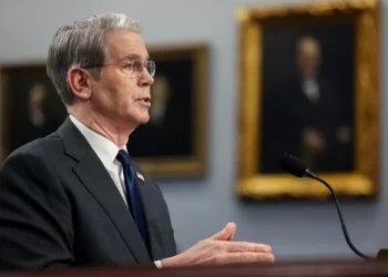 Fed deve ser independente e cometeu erros, diz Bessent