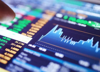 Ibovespa quebra correção e sobe 0,56%, de volta aos 142 mil pontos