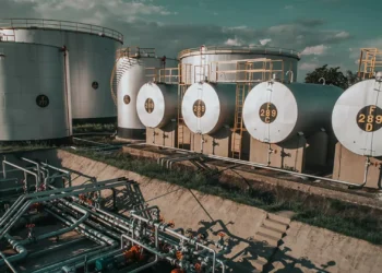 Governo Lula recorre ao STJ contra liberação de atividades da Refinaria de Manguinhos