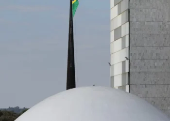 Senado analisa projeto que regulamenta comitê gestor de novo imposto