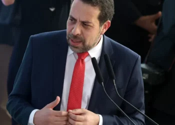 “Cabeça do crime organizado não está no barraco da favela”, diz Boulos
