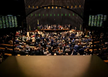 Isenção do IR: entenda faixas, imposto mínimo de 10% e retenção de dividendos