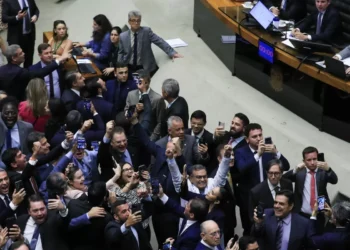 Câmara aprova retirada da MP alternativa ao IOF; texto caduca