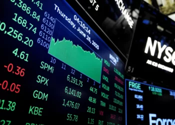 Índices de NY viram e fecham em alta, mesmo com shutdown e dados de trabalho