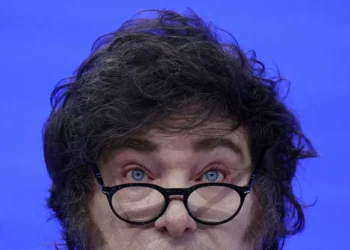 Bolsa dispara 22%, peso sobe 4%: mercados argentinos entram em euforia após eleições