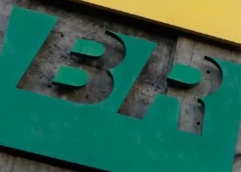 Petrobras e Amazon assinam acordo para estudar combustíveis menos poluentes no Brasil