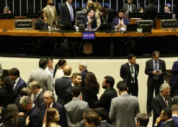 Câmara aprova ampliação gradual da licença-paternidade