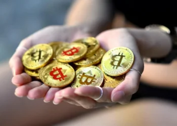 Bitcoin hoje: cripto sobe com expectativas por corte de juros nos EUA