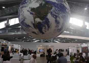 Cientistas criticam ausência de combustíveis fósseis em texto da COP30