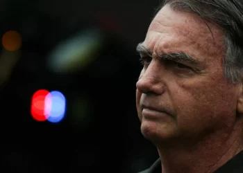 PL suspende atividades partidárias e salário de Bolsonaro