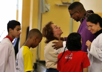 Em igreja na Penha, fiéis rezam por paz e proteção em semana de horror