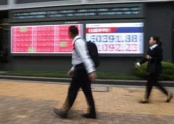 Operadores asiáticos iniciam semana cautelosos com empresas de tecnologia e shutdown