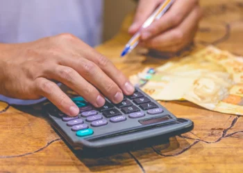 Está no vermelho? Confira dez dicas para limpar o nome para as compras de fim de ano