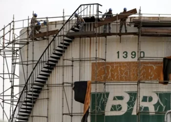 Petrobras anuncia alta de 1,4% no preço do querosene de aviação a partir de sábado