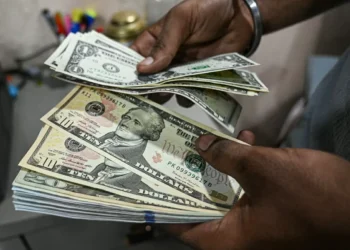 Dólar hoje cai a R$ 5,33, seguindo exterior e com expectativas de cortes pelo Fed