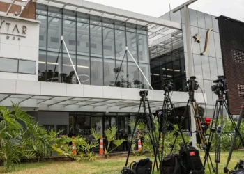 Bolsonaro apresenta crise de soluços e pressão alta após procedimento