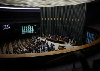 Câmara encerra votação da reforma tributária sem limite do IS em bebidas açucaradas