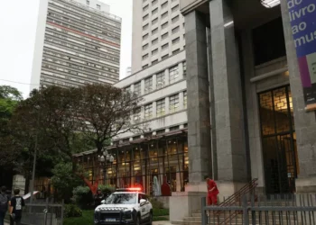 Mulher é presa suspeita de ajudar em roubo de obras de arte em SP