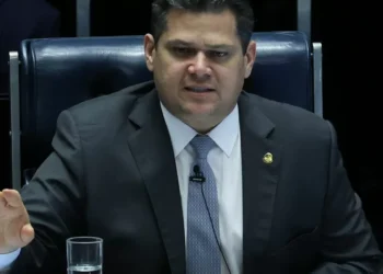 Alcolumbre critica decisão de Gilmar Mendes sobre impeachment no STF