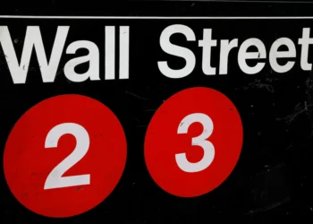 Bolsas de NY fecham sem direção única; Dow Jones e S&P 500 renovam recordes