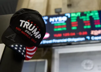 Wall Street resiste a choques políticos e dá sinal verde à agenda de Trump