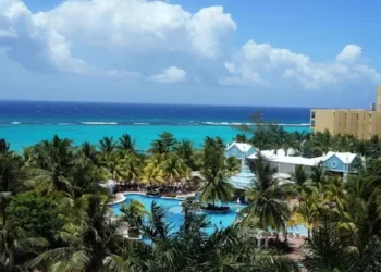 Por que moradores dessa ilha do Caribe não têm acesso às praias? Entenda a polêmica