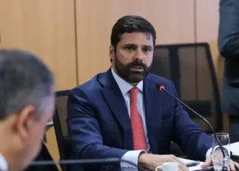 Lula nomeia ministro interino da Justiça e PT disputa futura vaga na Segurança