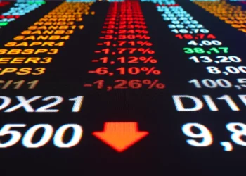 Ibovespa recua 0,46% em pregão de ajustes com vencimento de opções após recordes