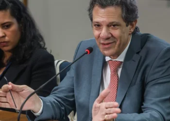 Haddad pede que Congresso enfrente problema dos supersalários