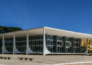 STF derruba lei que criou Programa Escola Sem Partido no Paraná