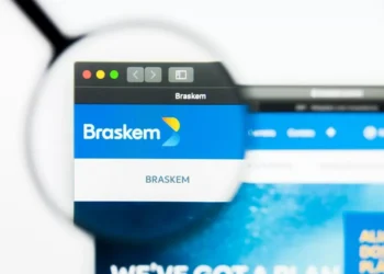 Ação da Braskem cai 11% com notícia sobre dívida bilionária com BB; petroquímica nega