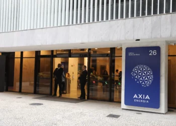 Axia propõe entrar no Novo Mercado e ações disparam: o que muda para companhia?